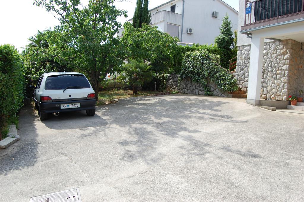 Apartments Dida By El-Pi Tours Njivice Exterior photo