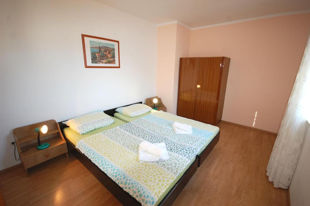 Apartments Dida By El-Pi Tours Njivice Exterior photo