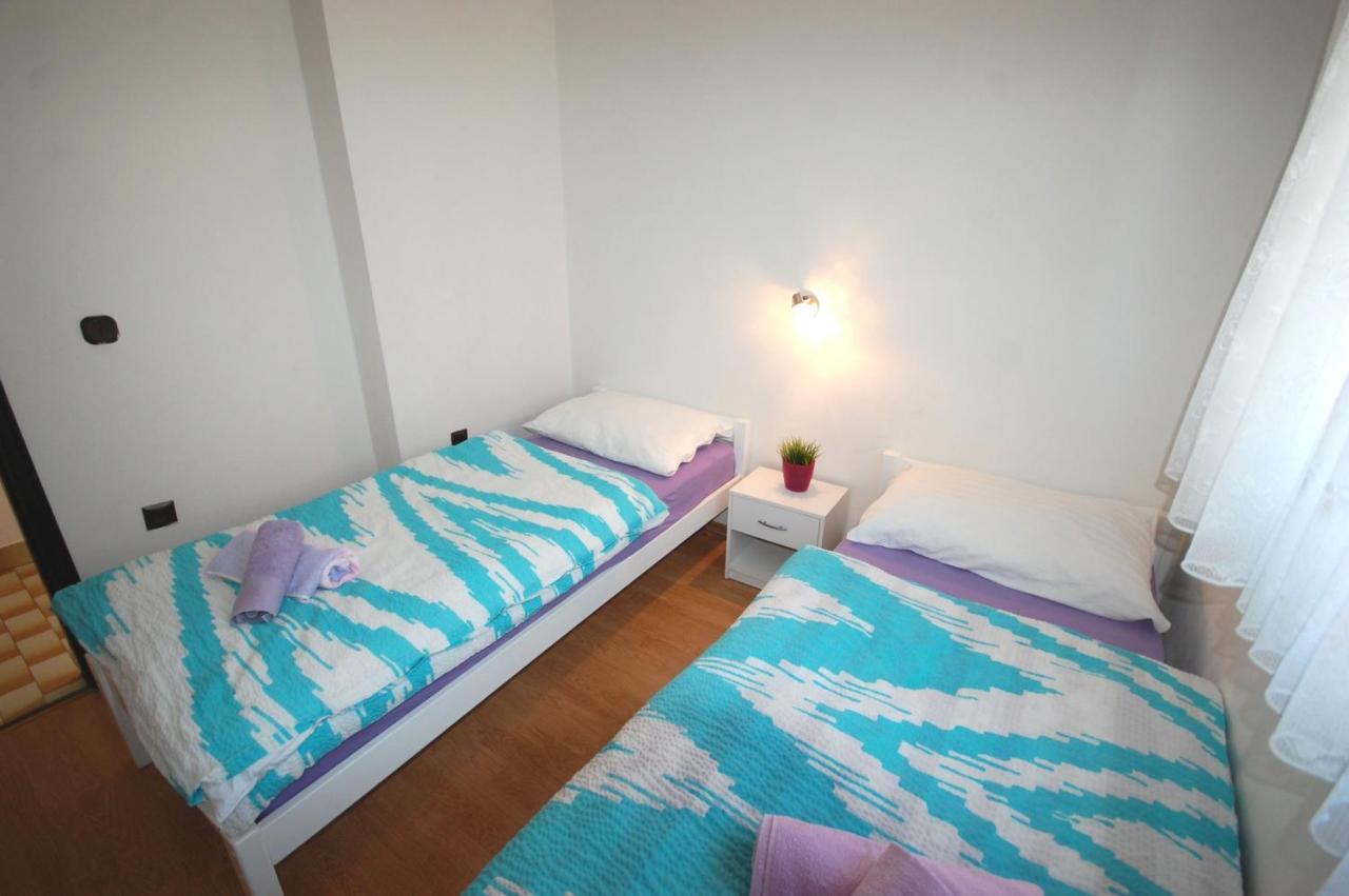 Apartments Dida By El-Pi Tours Njivice Exterior photo